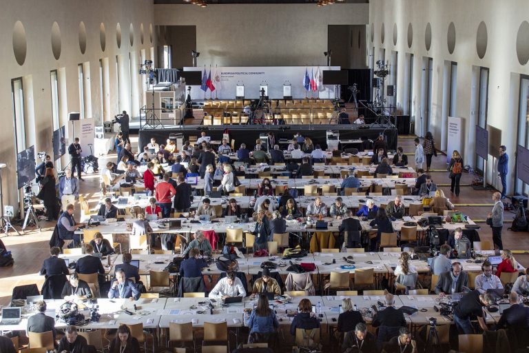 Na Pražskom hrade sa v rámci neformálneho summitu EÚ koná prvý summit Európskeho politického spoločenstva