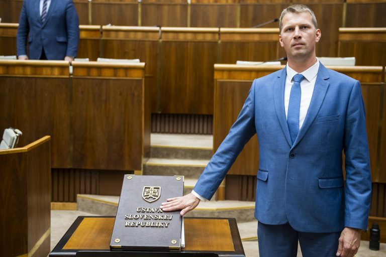 Igor Matovič ustál odvolávanie, zostáva vo funkcii ministra financií