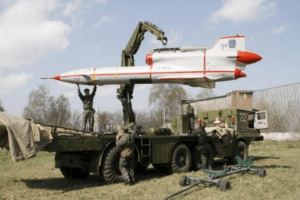 Na letisko Engels Ukrajina zaútočila sovietskym bezpilotným lietadlom Tu-141 Striž, ktoré nerušene preletelo takmer 650 km nad ruským územím