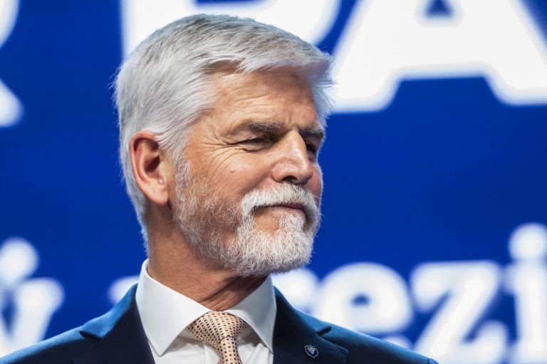 Novým českým prezidentom bude armádny generál vo výslužbe Petr Pavel