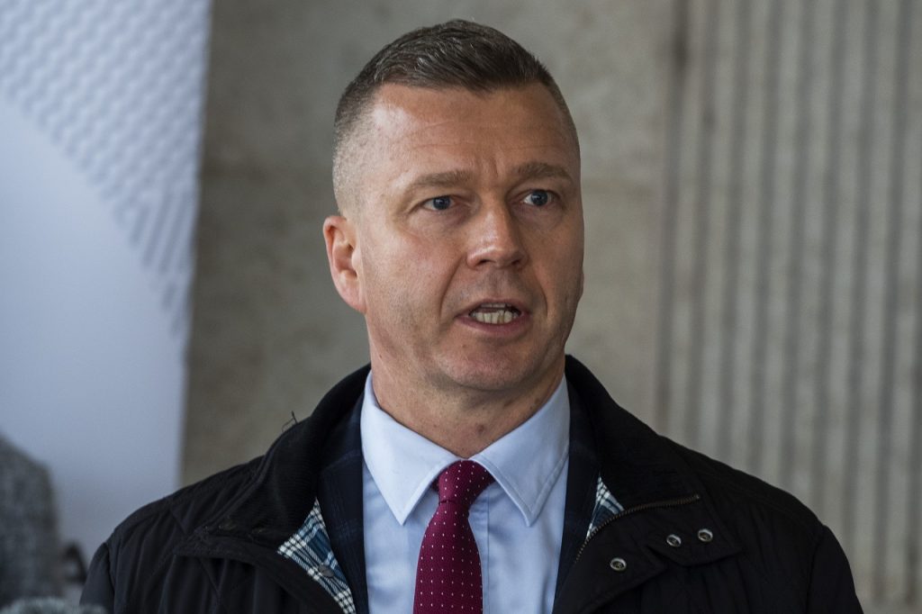 Krisztián Forró tlačová konferencia strany Aliancia k petícii za záchranu nemocníc ohrozených reformou