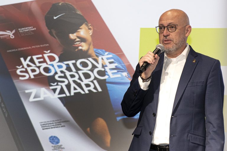 Atmosféra krstu knižnej pamätnice z EYOF 2022 v Banskej Bystrici "Keď športové srdce zažiari"