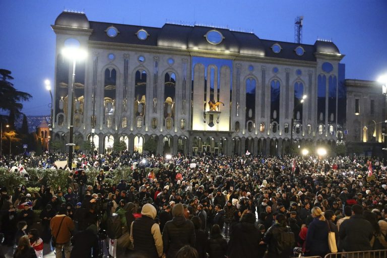 Gruzínske opozičné strany uviedli, že budú pokračovať v protivládnych protestoch