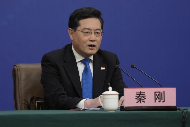 Čína prirovnáva možné dodávky svojich zbraní Rusku k spolupráci USA a Taiwanu