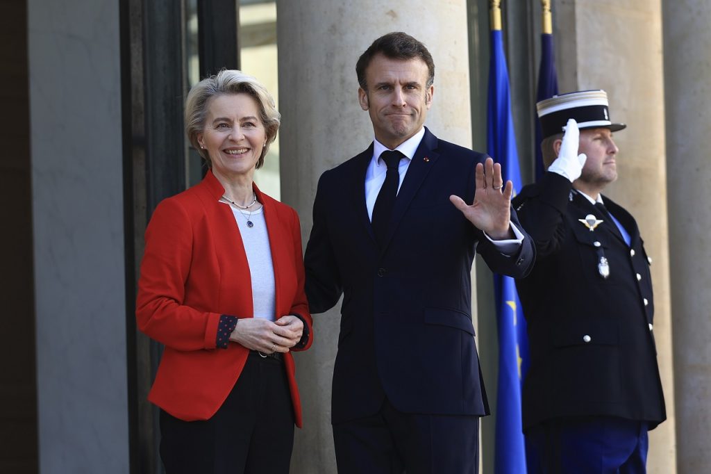 Predsedníčka Európskej komisie Ursula van der Leyenová na pracovnom obede s francúzskym prezidentom Emmanuelom Macronom