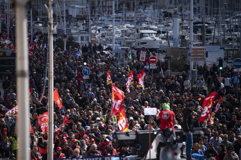 Protesty proti dôchodkovej reforme vo Francúzsku