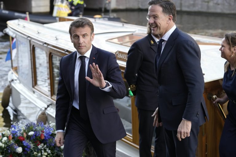 Francúzsky prezident Emmanuel Macron v Holandsku