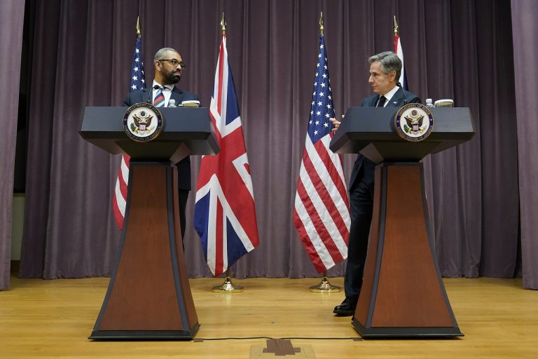 šéf britskej diplomacie James Cleverly na návšteve Spojených štátov