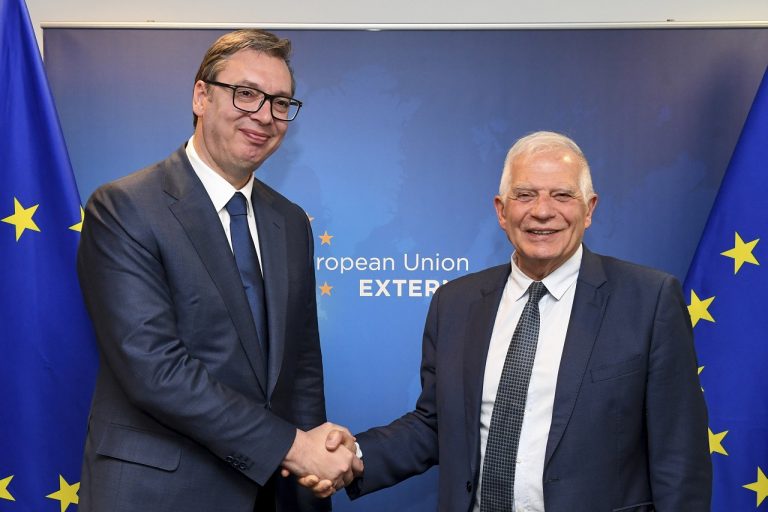 Vučič a Kurti rokujú pod záštitou EÚ