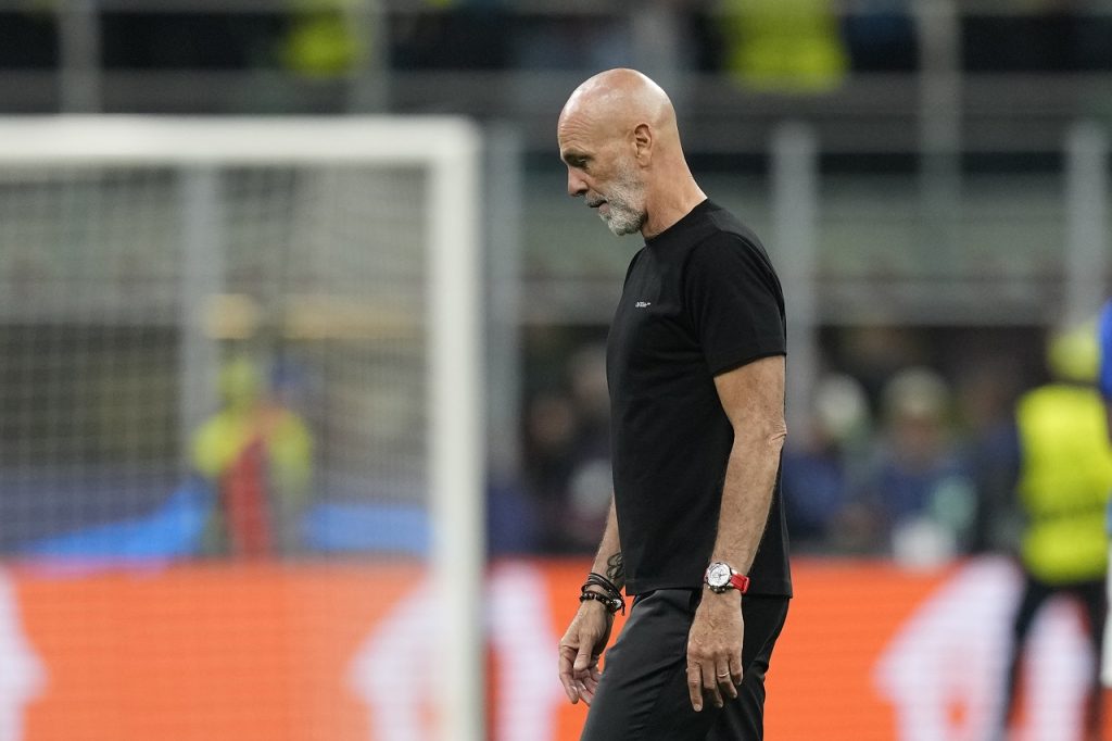 AC Miláno - Inter Miláno Stefano Pioli