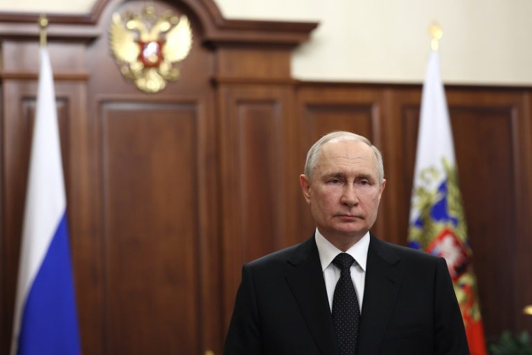 Putin: Vysoké ambície niektorých jednotlivcov viedli k velezrade