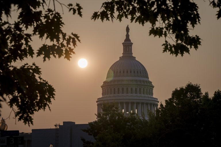 Dym z lesných požiarov v Kanade ohrozuje aj obyvateľov Washingtonu