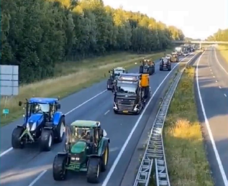 Holandskí poľnohospodári sa po zlyhaní rokovaní vrátili do ulíc