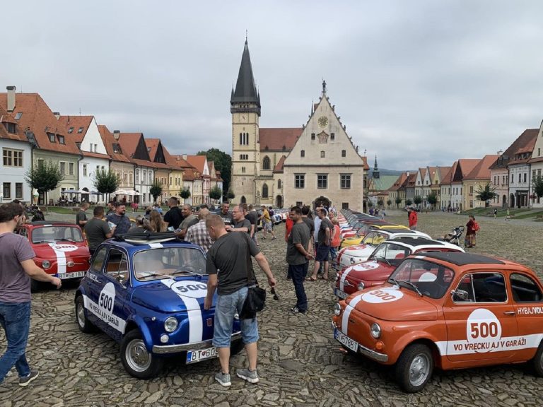 Hnutie OĽANO a priatelia vstupuje do predvolebnej kampane s vozidlami, ktoré sú podľa jeho predsedu Igora Matoviča symbolom boja proti mafii.