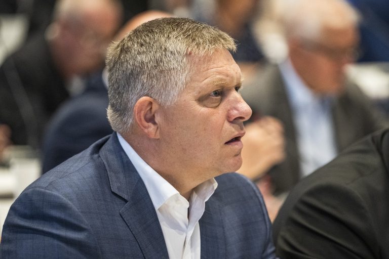 Mimoriadna schôdza FIco