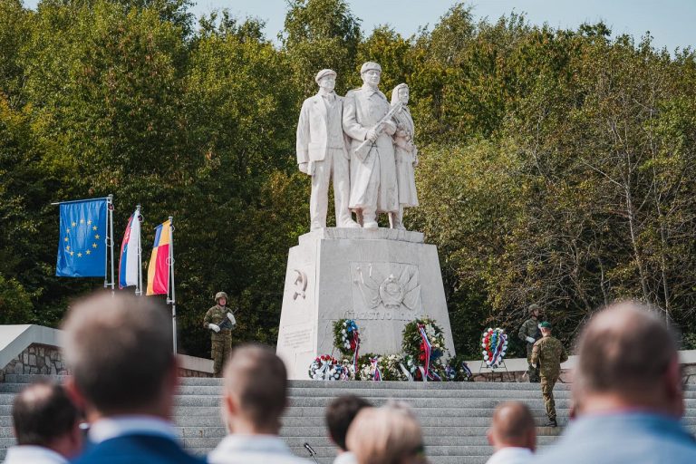 Pamätník oslobodenia a víťazstva v Dargovskom priesmyku