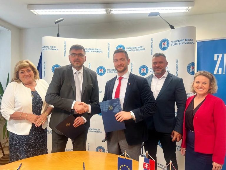 Uhrík Republika ZMOS