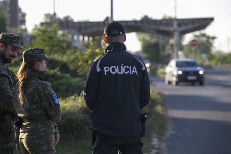 policajti