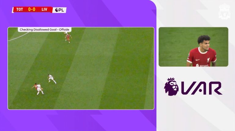 VAR kontrola gólu Luis Diaz