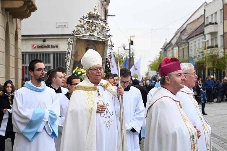 Procesia pri príležitosti Trnavskej novény