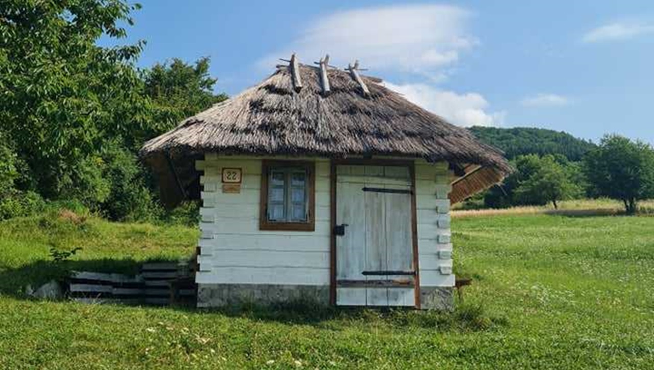 Pri chalúpke na detvianskych lazoch pripravujú vianočné akcie