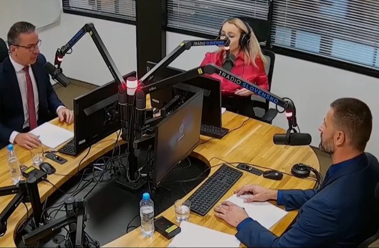 V diskusnej relácii RTVS Sobotné dialógy minister práce Erik Tomáš a Opozičný poslanec a podpredseda finančného výboru parlamentu Marián Viskupič (SaS)