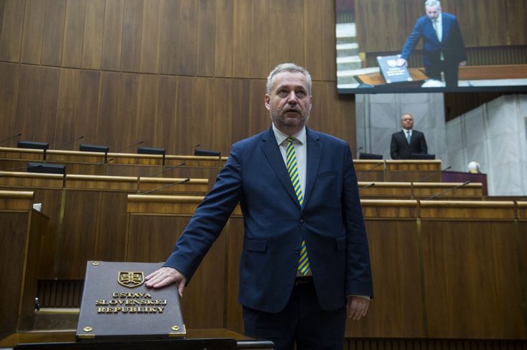 poslanec Ondrej Dostál SaS poslanecký sľub skladanie