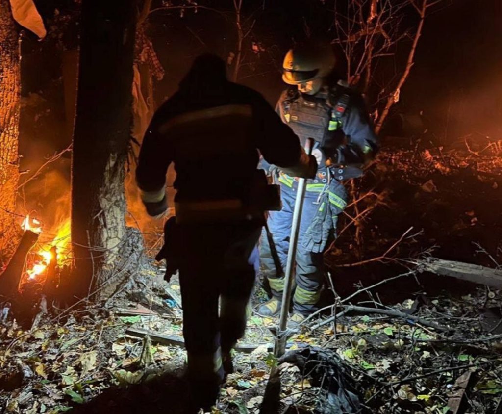 v noci na dnes spadli v okolí Dnepra trosky zostrelenej rakety