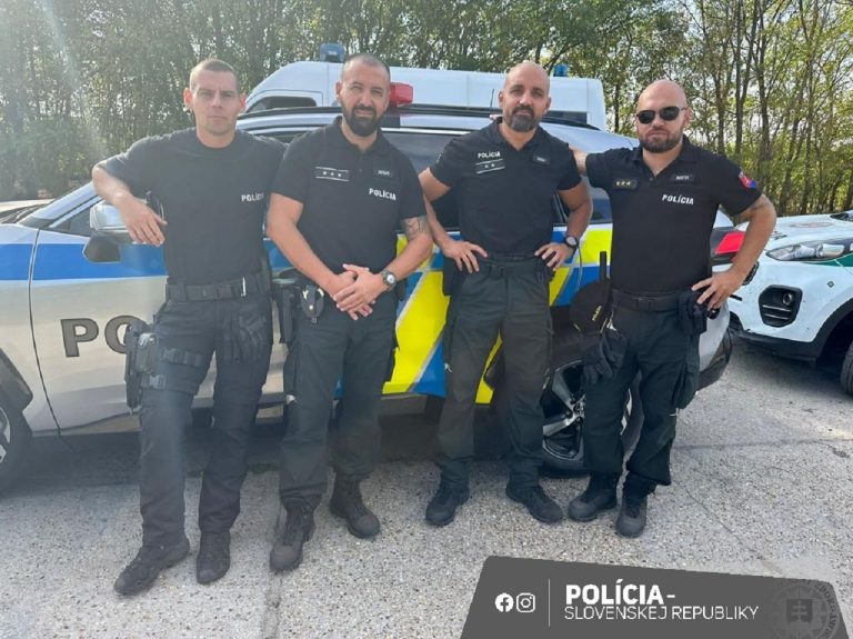 policajti