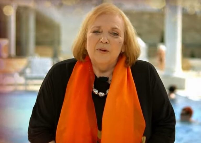 Elena Ťapajová