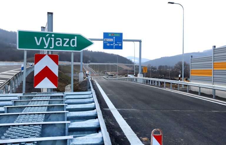 otvorený úsek R2 Mýtna - Lovinobaňa