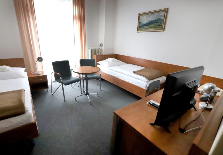 izba, hotel