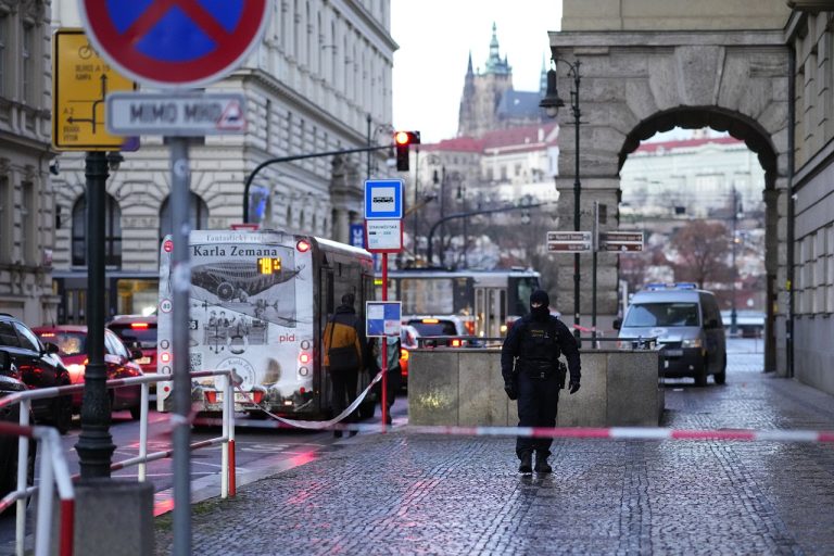 Praha polícia streľba