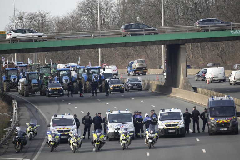 časovo neobmedzené "obliehanie" Paríža