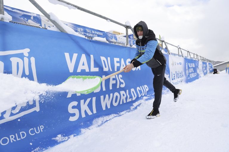 Taliansko Lyžovanie SP ženy super-G zrušenie