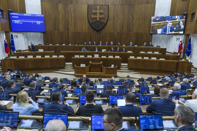 parlament, poslanci