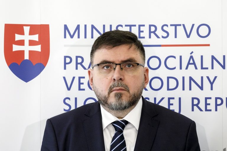 MPSVR spúšťa nový projekt v rámci opatrovateľskej služby za 100 miliónov eur