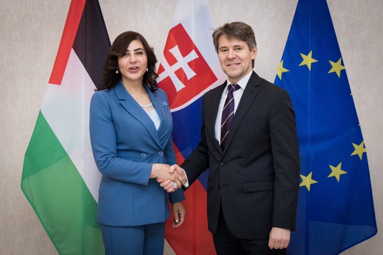 Amal Džaduová-Šakaaová a Marek Eštok