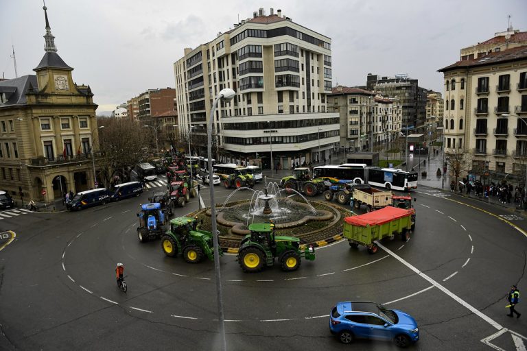 Farmári pokračujú v protestoch v Španielsku