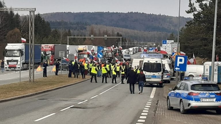 blokovanie hraničný priechod Vyšný Komárnik - Barwinek