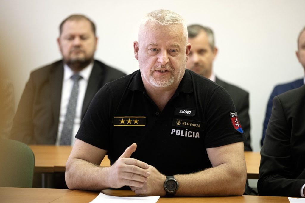 Volebná komisia potvrdila postup Korčoka a Pellegriniho do druhého kola