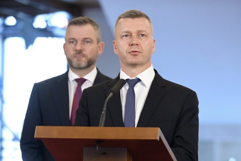 Voľby24: Forró a Maďarská aliancia podporia v 2. kole volieb Pellegriniho
