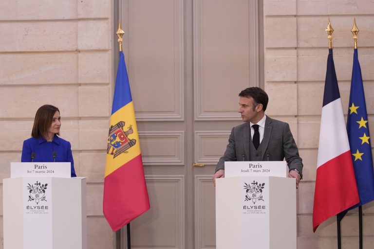 Emmanuel Macron Maia Sandu