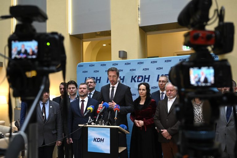 Tlačový brífing po zasadnutí celoslovenskej rady Kresťanskodemokratického hnutia v Trenčíne