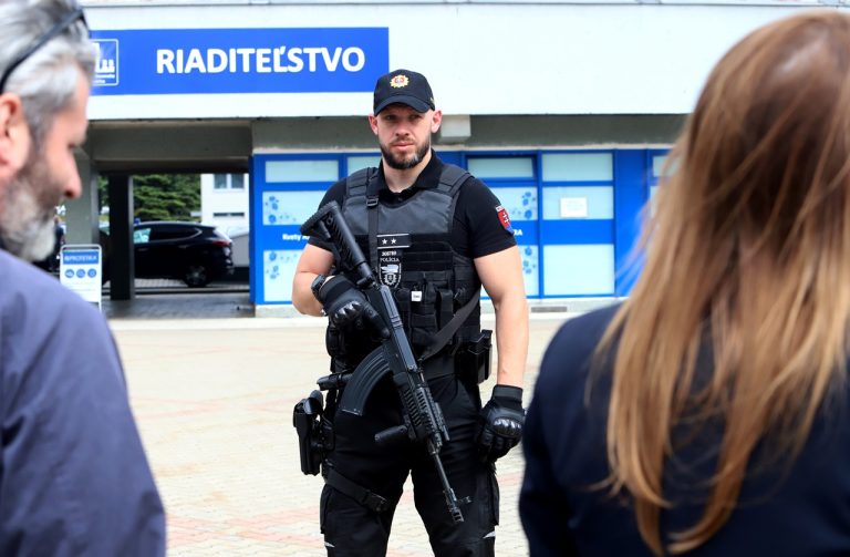 polícia v areáli Rooseveltovej nemocnice v Banskej Bystrici