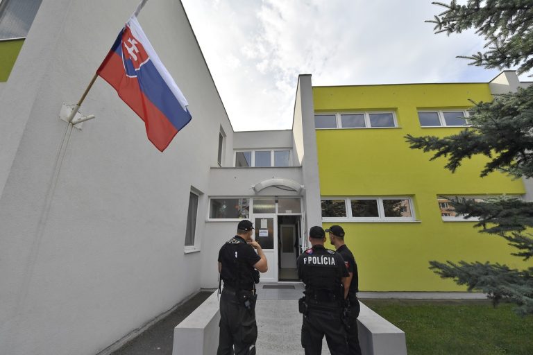 voľby policajti