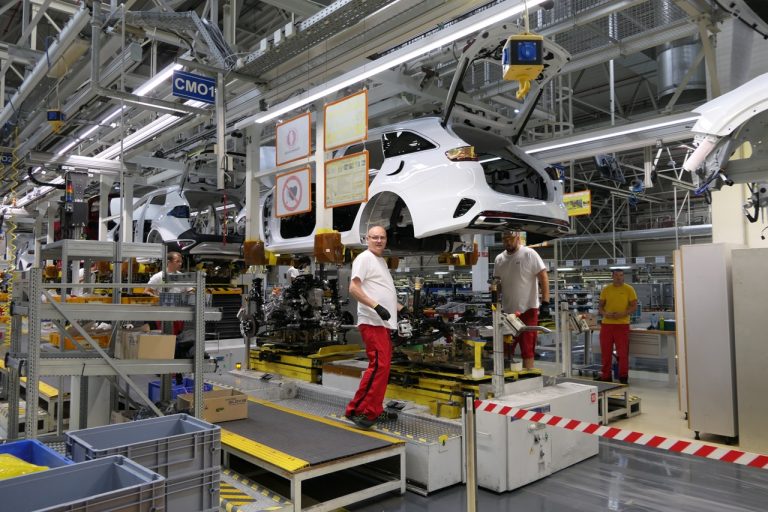 Kia vyrobila v prvom polroku 164.300 automobilov a vyše 230.000 motorov