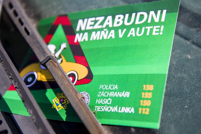 leták projektu Nezabudni na mňa v aute
