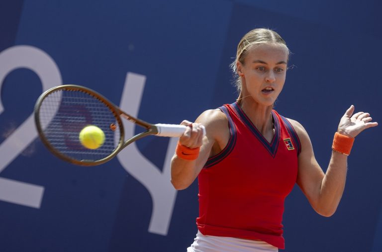 Anna Karolína Schmiedlová - Katie Boulterová