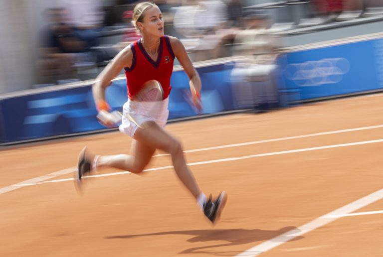 Anna Karolína Schmiedlová - Katie Boulterová